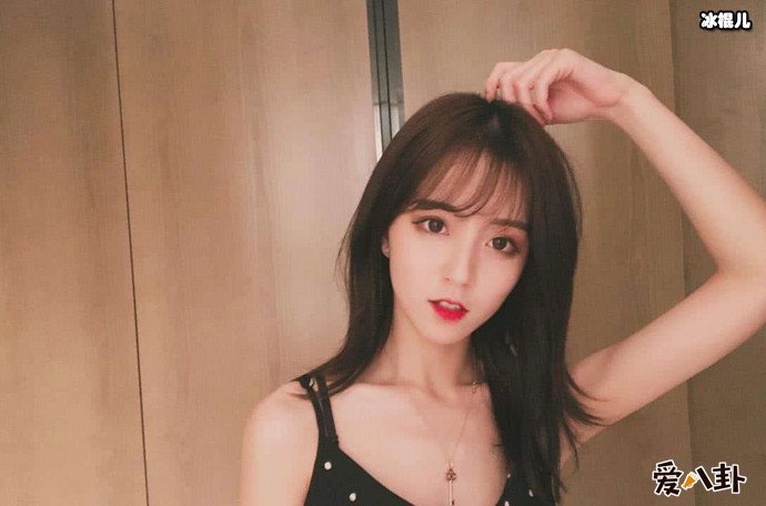 直播网红莉哥生活照