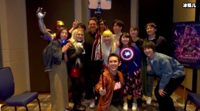 钢铁侠与日本粉丝合影