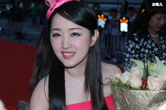 杨钰莹被曝陪睡潜规则上位