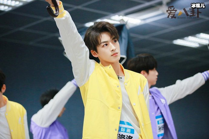 何洛洛为什么错过高考