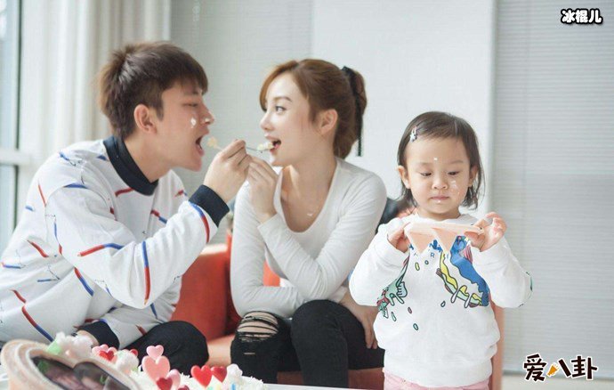 李小璐贾乃亮一家