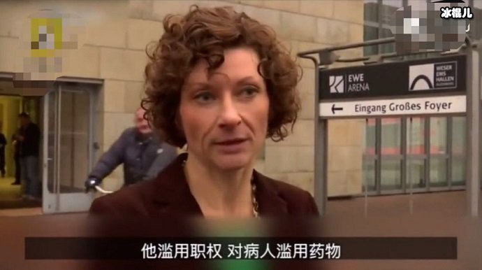 法院工作人员在介绍案情