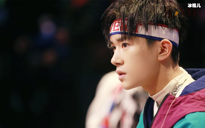 易烊千玺拉踩刘昊然