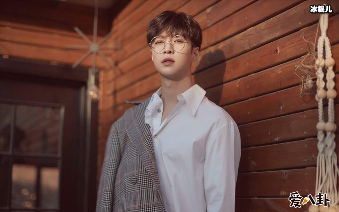 张艺兴的白莲花梗什么意思