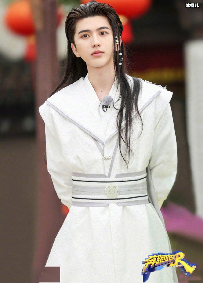 蔡徐坤跑男古装造型