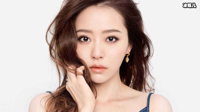 张靓颖站位被质疑