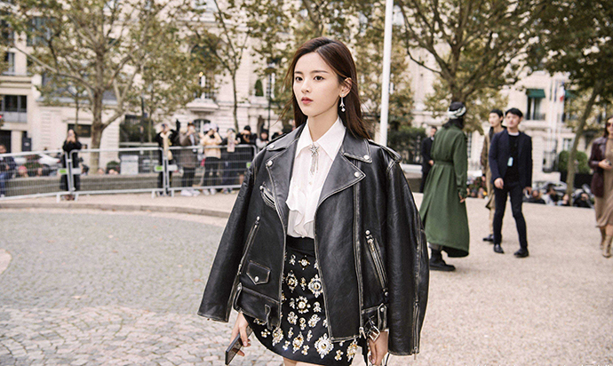 为什么杨超越不选择继续上学