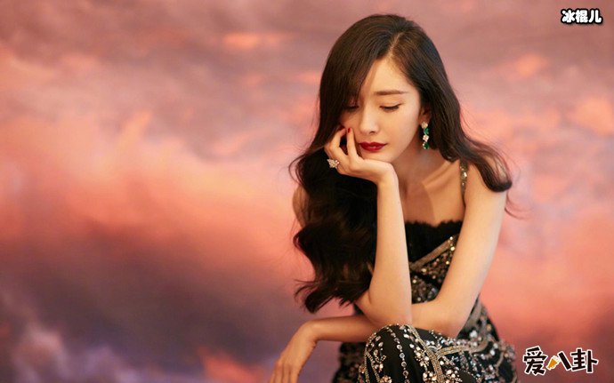 身材火辣的人妻杨幂