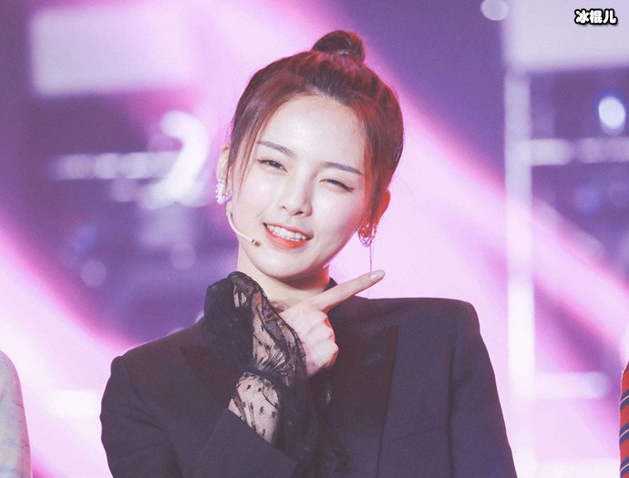 可爱的“村花”杨超越