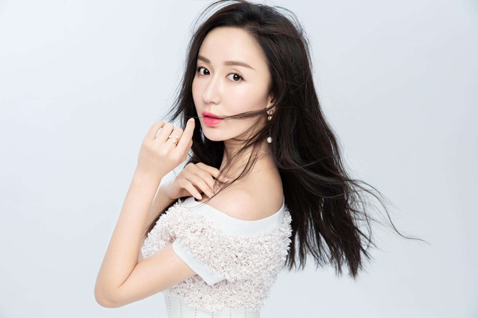 娄艺潇曾饰演胡一菲走红