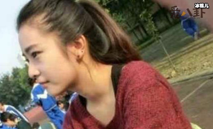 蒋瑶佳长发照片