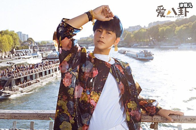 陈志朋的奇装异服非公司安排