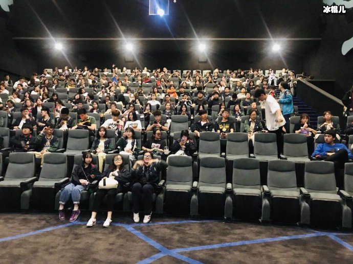 校长带全校看复联4