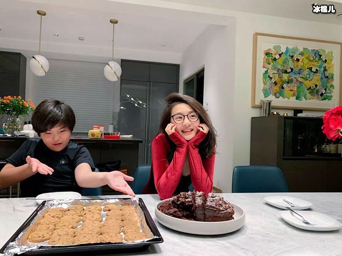 黄磊晒黄多多近照