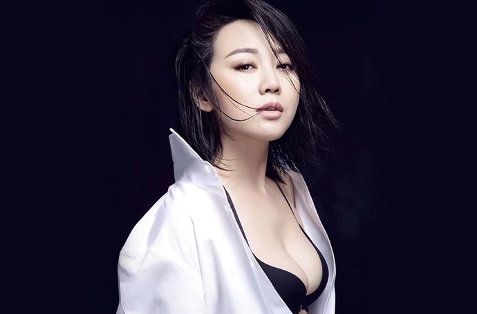 闫妮与前夫离婚七年