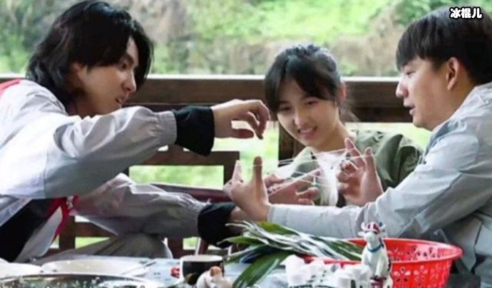 吴亦凡和张子枫的互动暖心