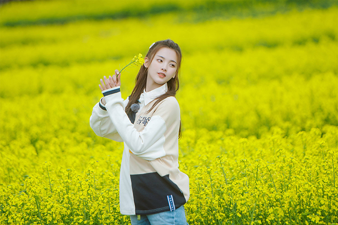 善良可爱的女孩杨超越