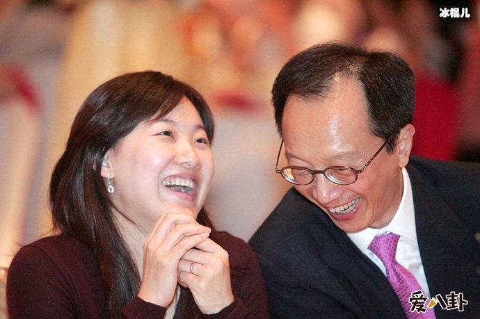 伏明霞被曝与老公离婚是真的吗