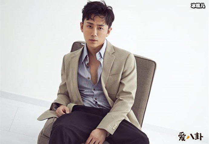 剑王朝李云睿扮演者阎行一写真