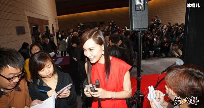 黄宗泽绯闻女友杨峥接受媒体采访