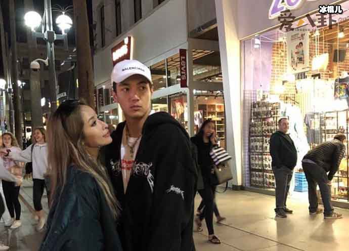 萧亚轩身边小男友是谁