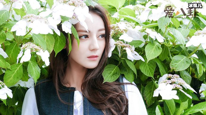 迪丽热巴签给嘉行15年