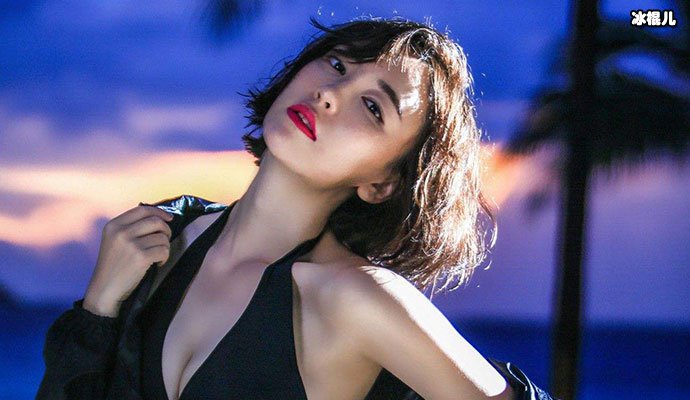 吕佳容黑系大片