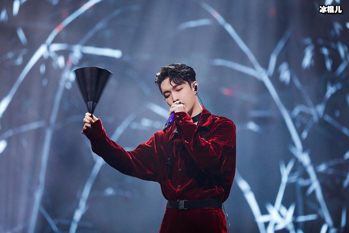 张艺兴被GAI击败