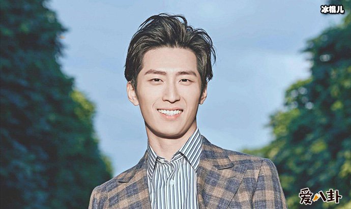 窦骁何超莲度假照