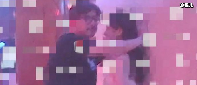 王岳伦与女子举止亲密