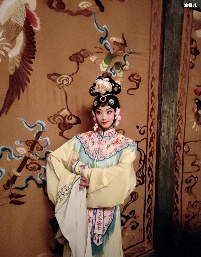 鬓边不是海棠红十月红剧照