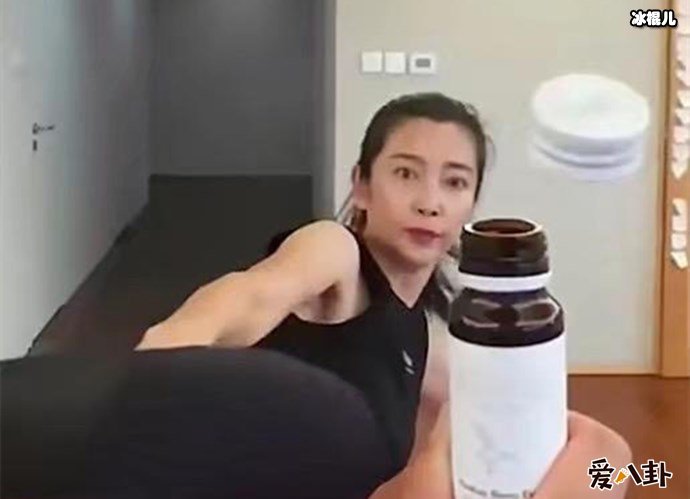 李冰冰挑战回旋踢瓶盖