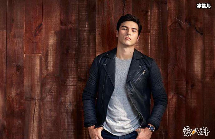 宫洺扮演者凤小岳