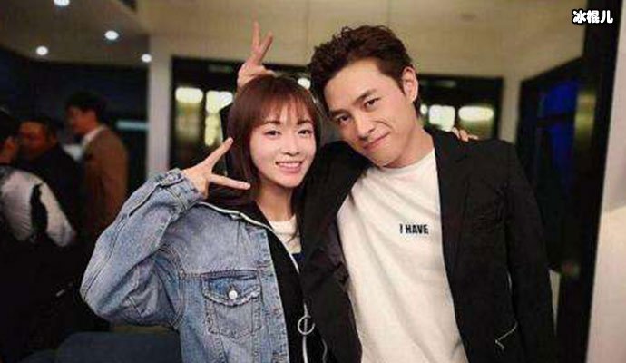 吴谨言洪尧合照