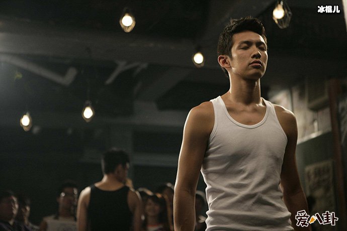 柯震东名模夜店狂欢