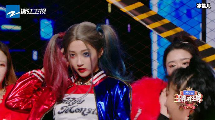 关晓彤小丑女造型