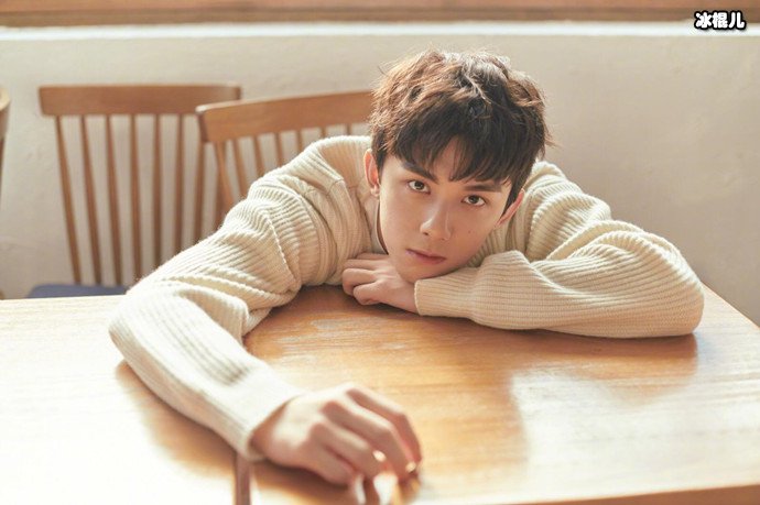 吴磊比迪丽热巴小7岁