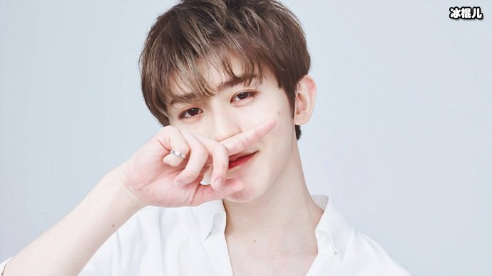 蔡徐坤无时无刻不在散发着一种阴柔美