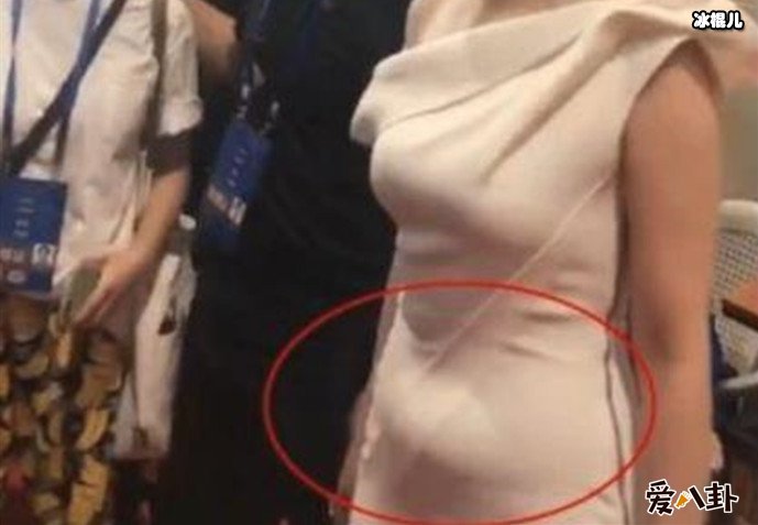 张靓颖出席活动照