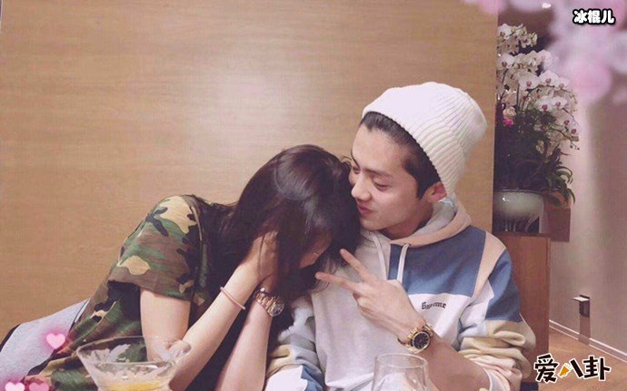 鹿晗关晓彤亲密照