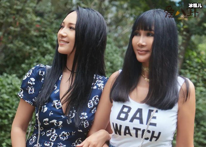 张咪及女儿照片