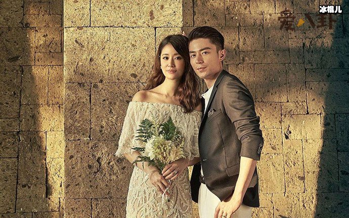 网拍林心如霍建华一家三口逛街