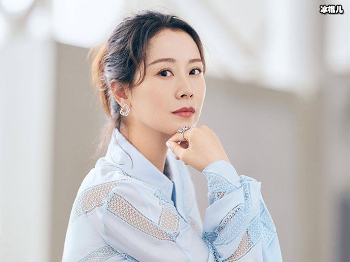 海清给小演员送祝福