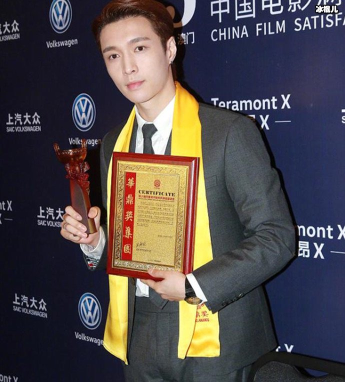 张艺兴获最佳男配