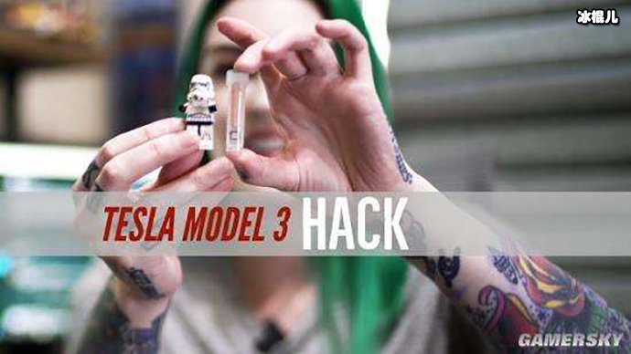 美国女子将车钥匙植入手臂