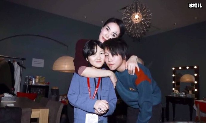 李嫣的学费由妈妈王菲负责