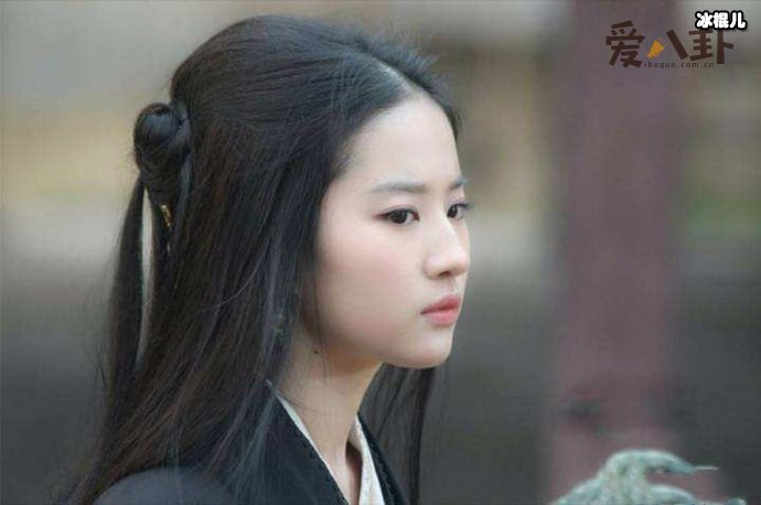 赵露思硬凹天仙人设引群嘲