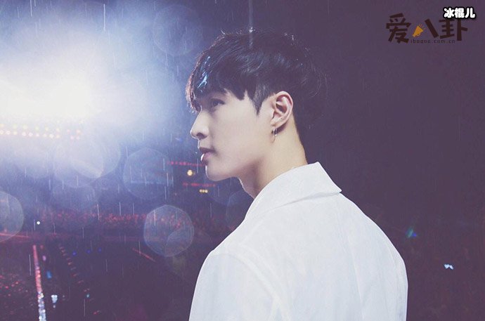 张艺兴三缺一黑称的由来