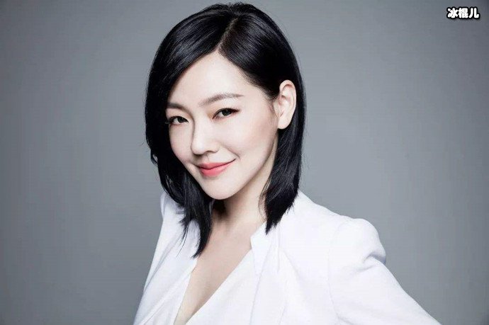 小S陪女儿许曦文拍摄代言