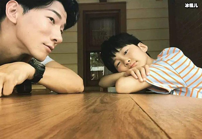 张亮与儿子天天参加《爸爸去哪儿》走红